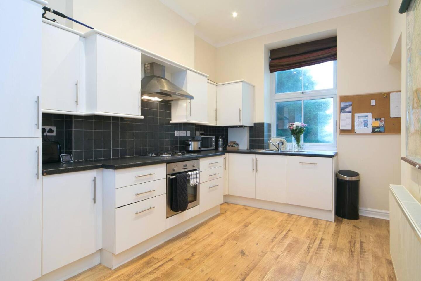 Pass The Keys Hafan Stylish 2 Bedroom Sea View Apartment Pwllheli Eksteriør bilde