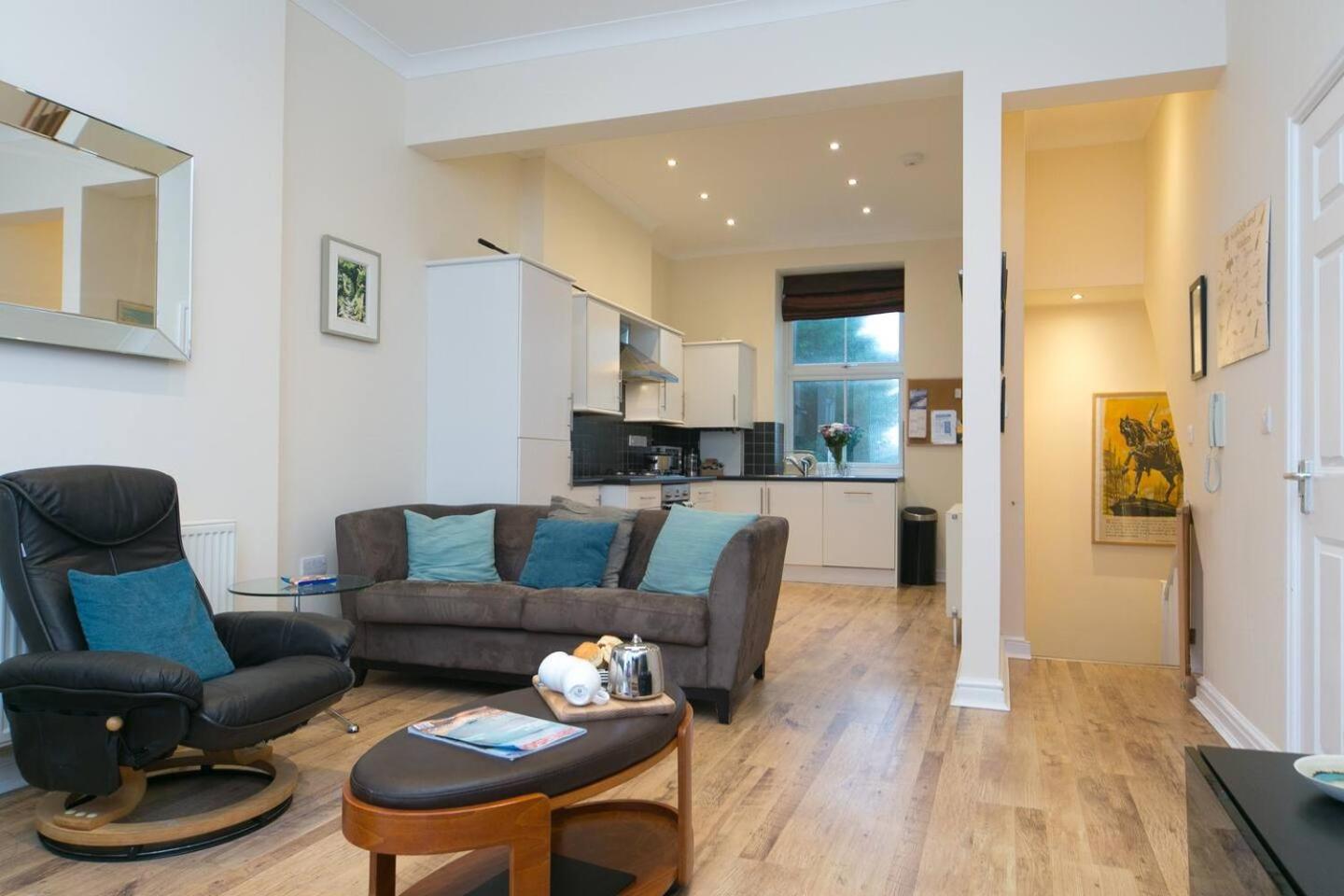 Pass The Keys Hafan Stylish 2 Bedroom Sea View Apartment Pwllheli Eksteriør bilde