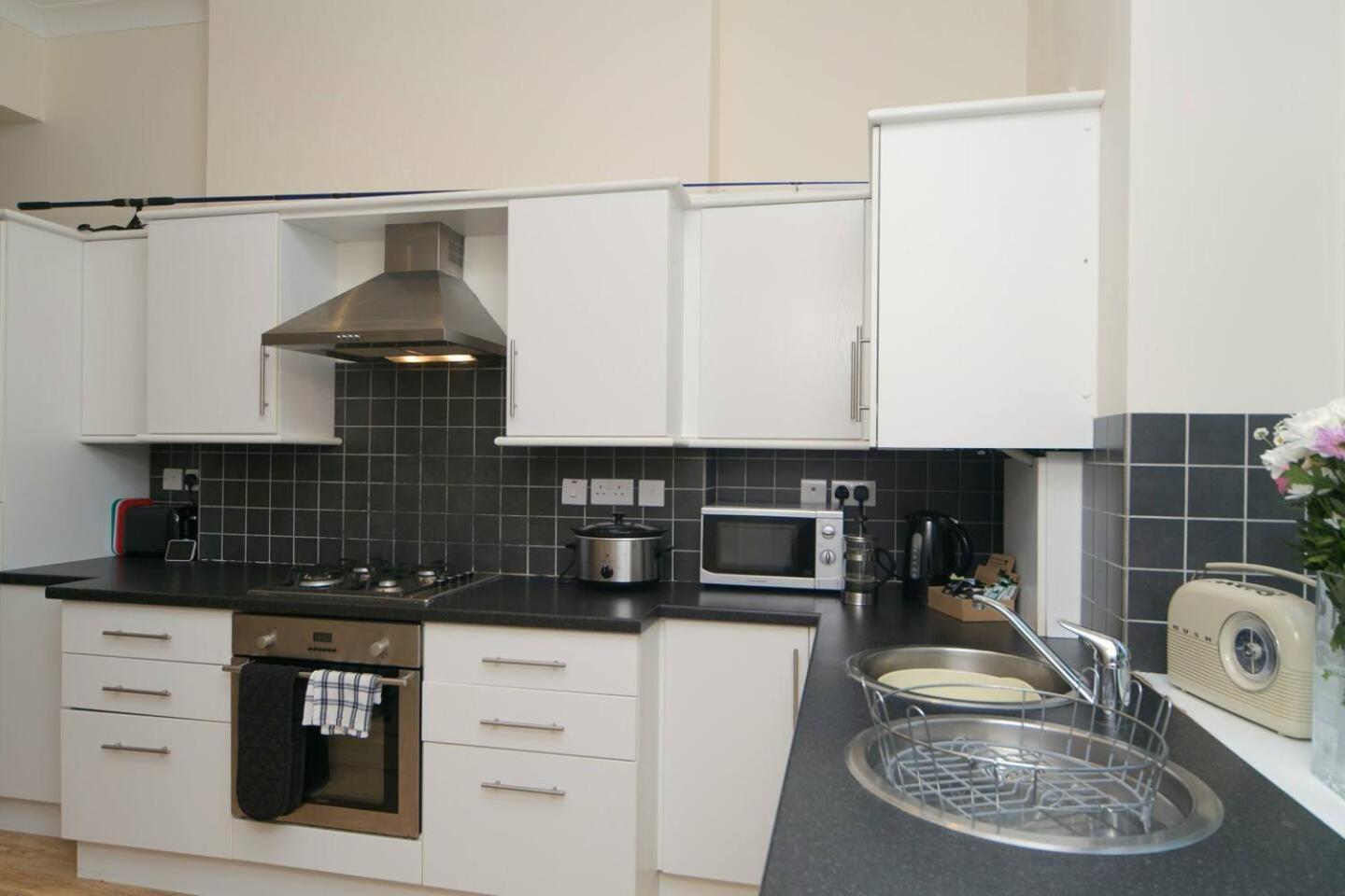 Pass The Keys Hafan Stylish 2 Bedroom Sea View Apartment Pwllheli Eksteriør bilde