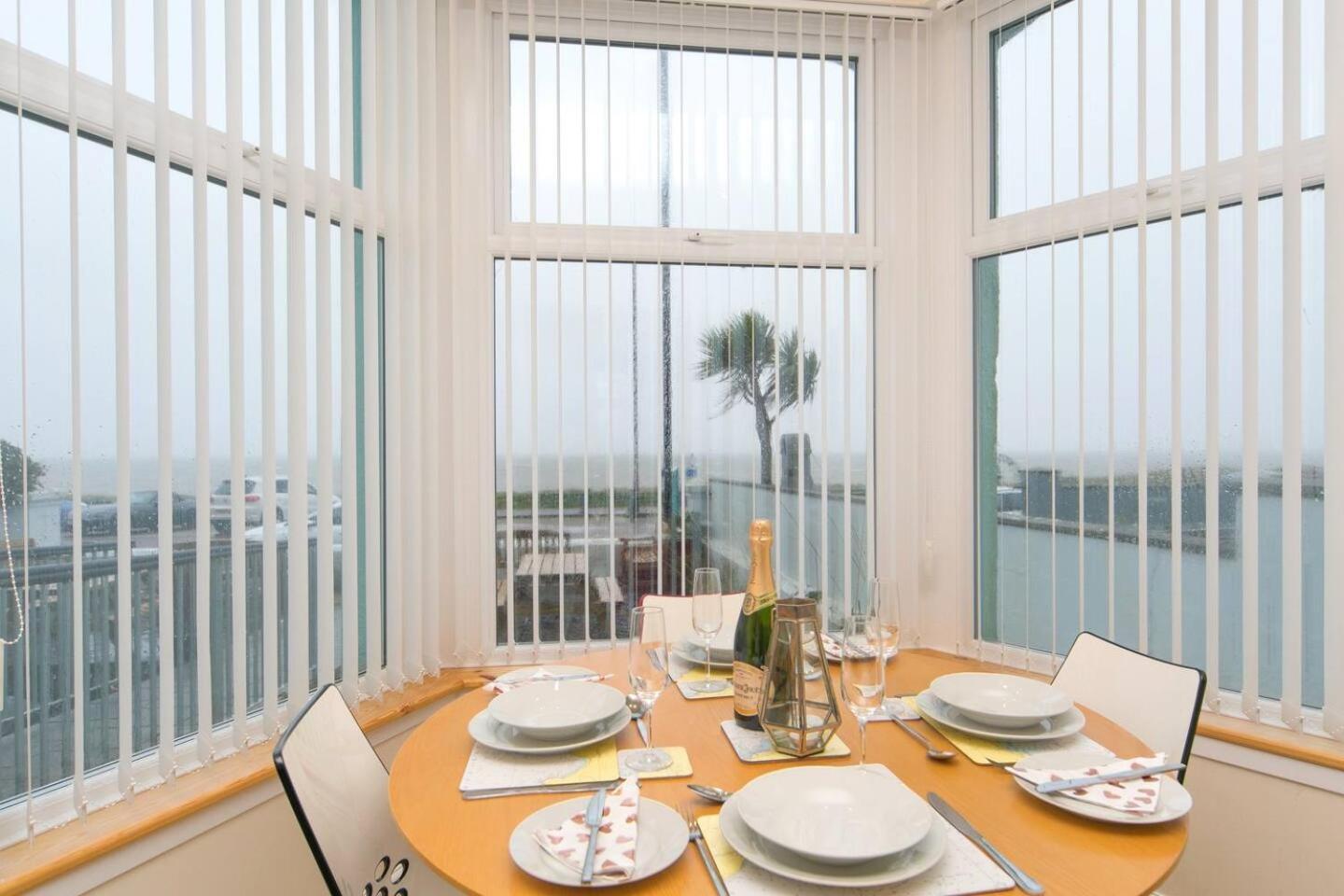 Pass The Keys Hafan Stylish 2 Bedroom Sea View Apartment Pwllheli Eksteriør bilde