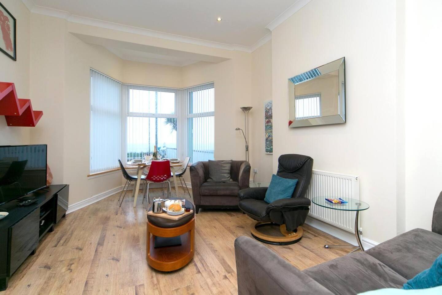Pass The Keys Hafan Stylish 2 Bedroom Sea View Apartment Pwllheli Eksteriør bilde